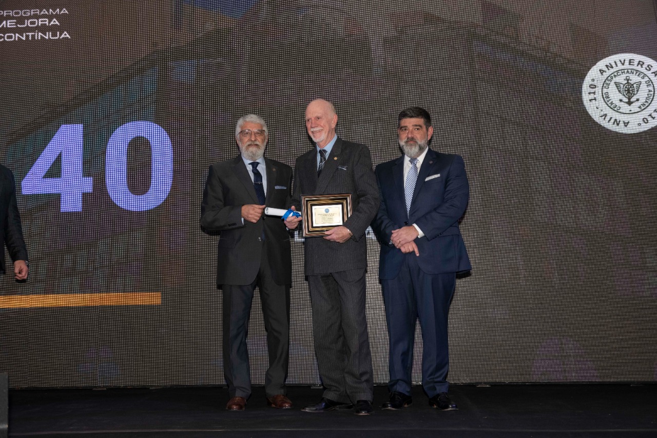 Entrega de Distinciones a Socios Vitalicios