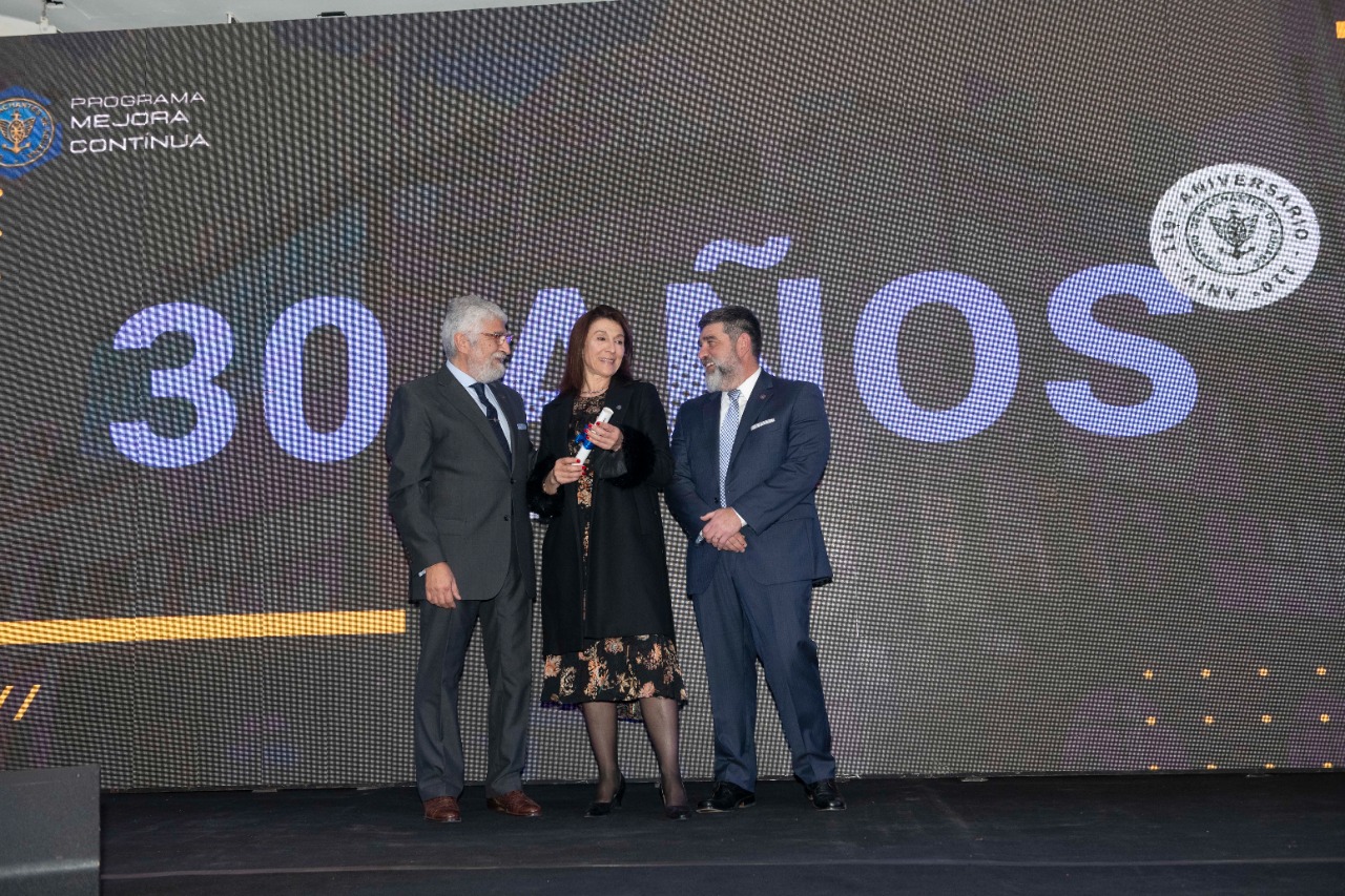Entrega de Distinciones a Socios Vitalicios