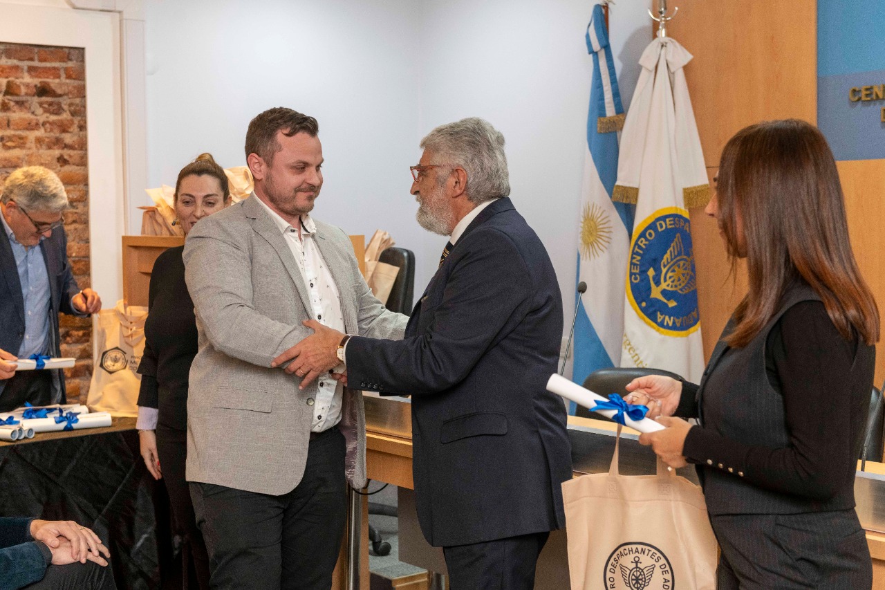 Entrega de Distinciones a Socios Nuevos