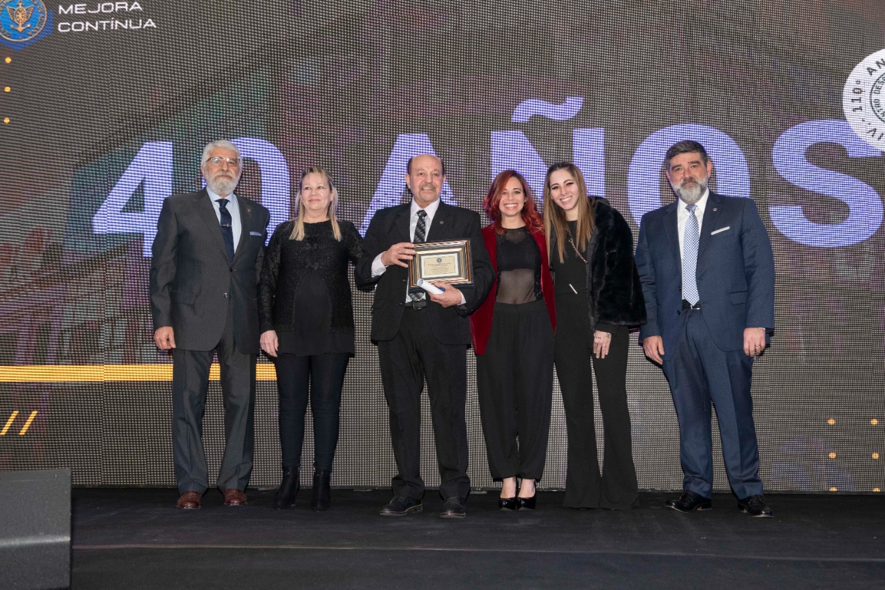 Entrega de Distinciones a Socios Vitalicios