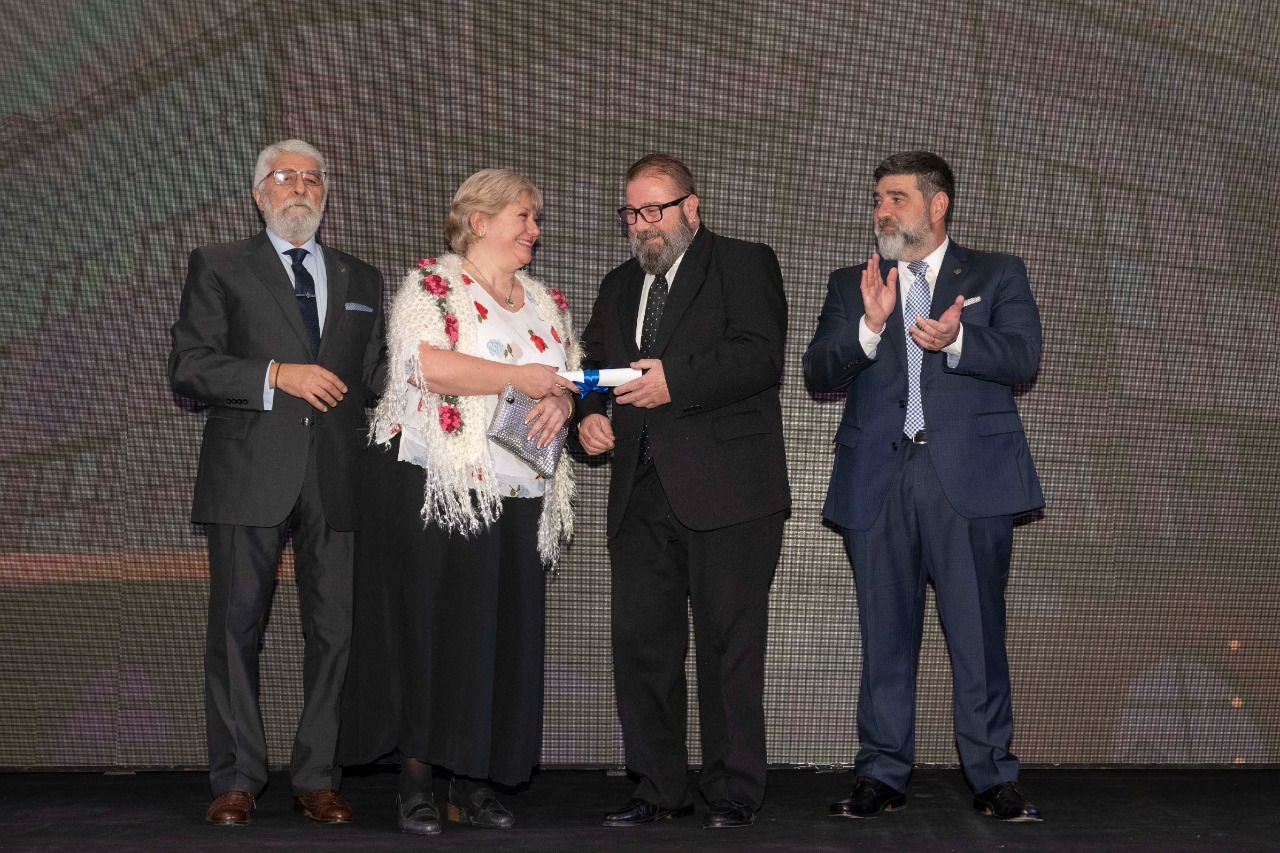 Entrega de Distinciones a Socios Vitalicios