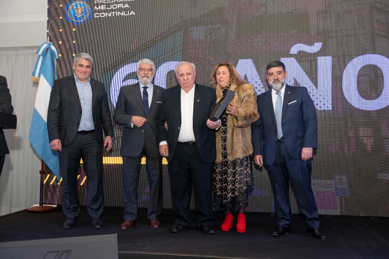Entrega de Distinciones a Socios Vitalicios
