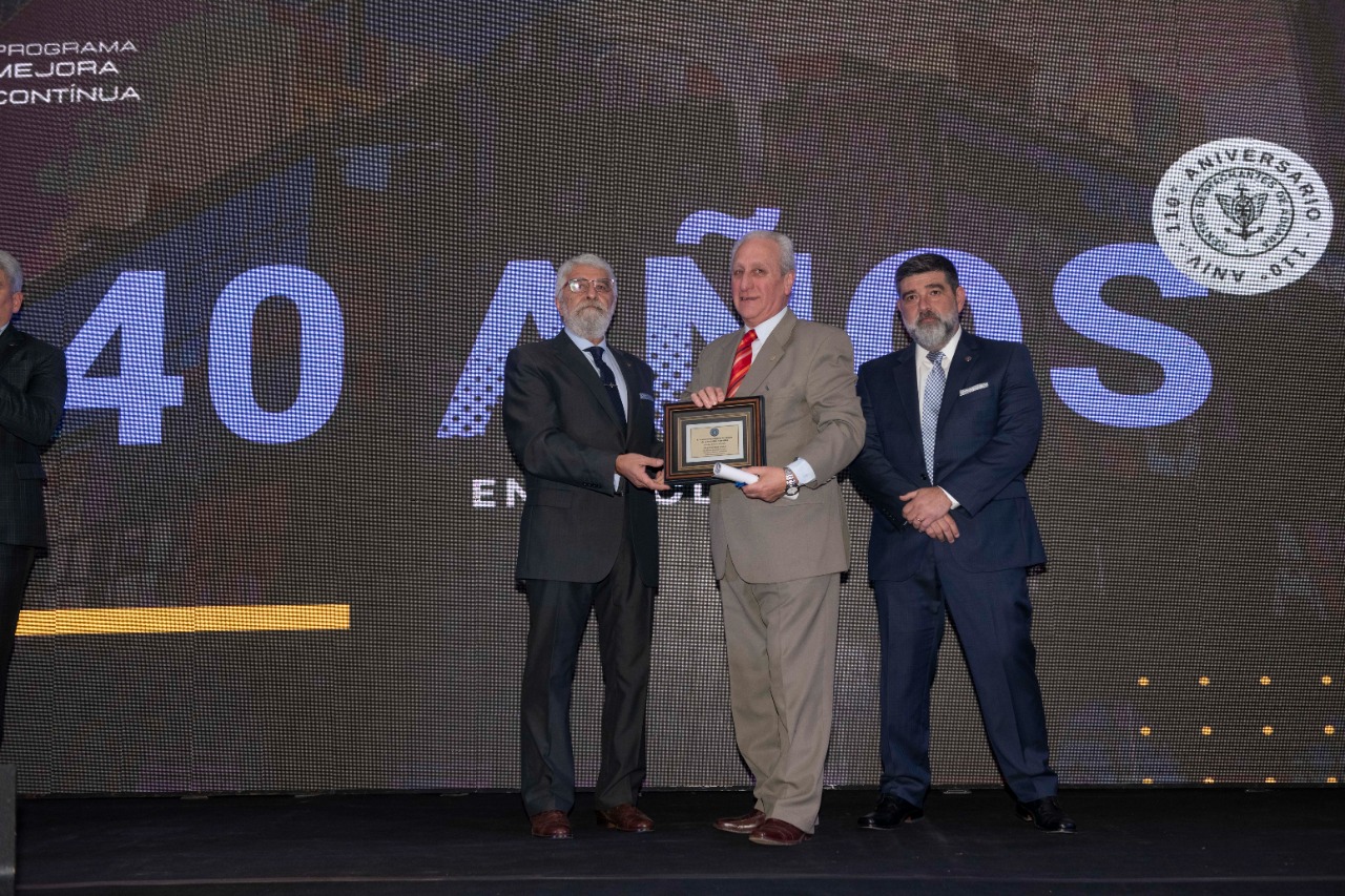 Entrega de Distinciones a Socios Vitalicios