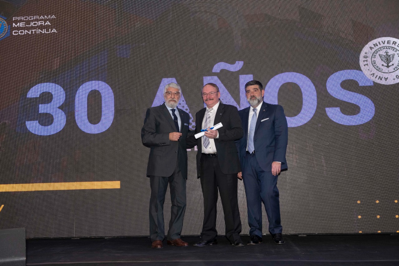 Entrega de Distinciones a Socios Vitalicios